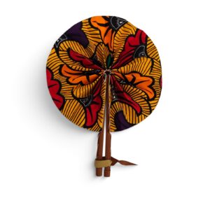 Éventail rond en tissu wax jaune, orange et rouge avec poignée en simili cuir marron cousue main.