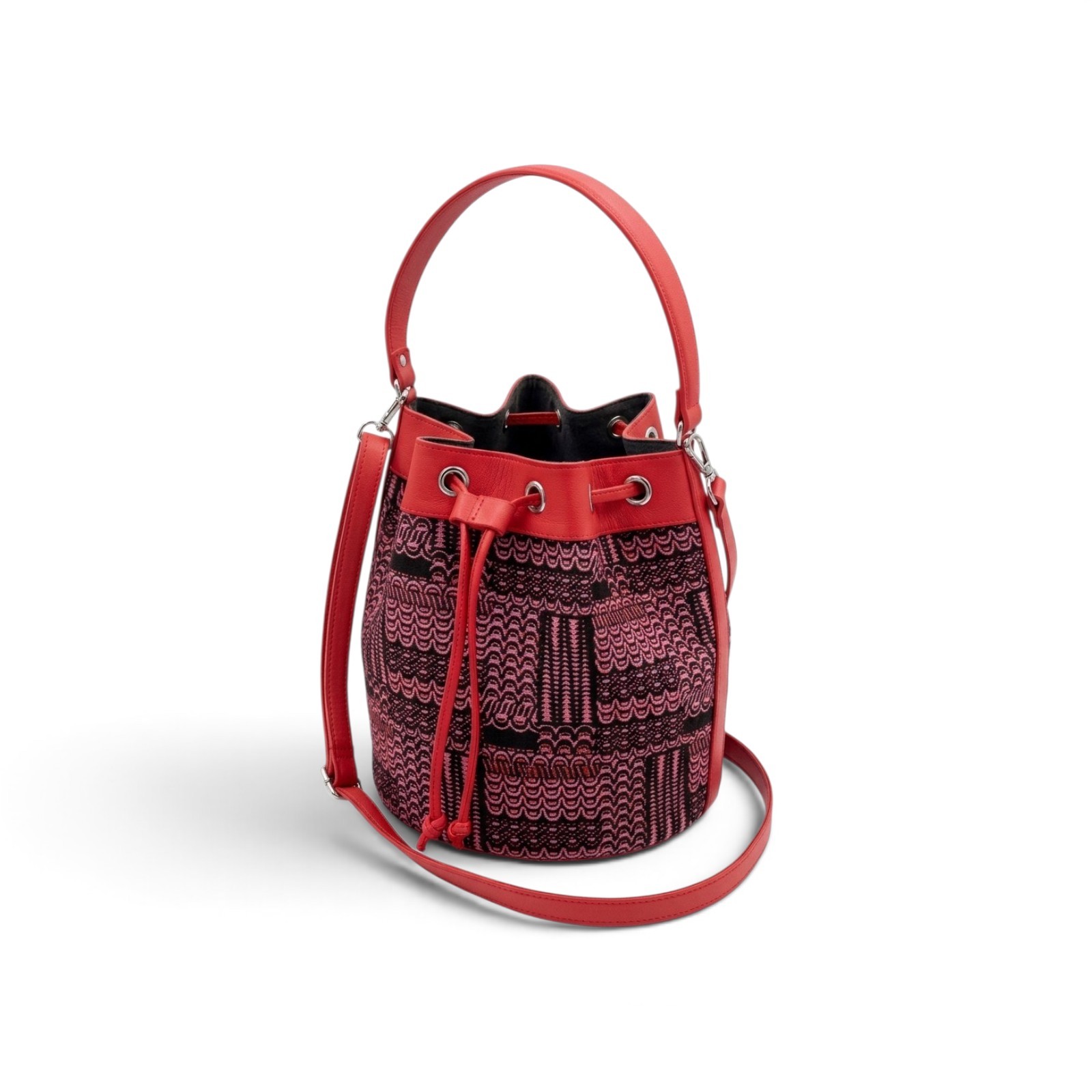 Sac seau artisanal cuir rouge et tissu traditionnel tisse aux motifs geometriques roses et noirs